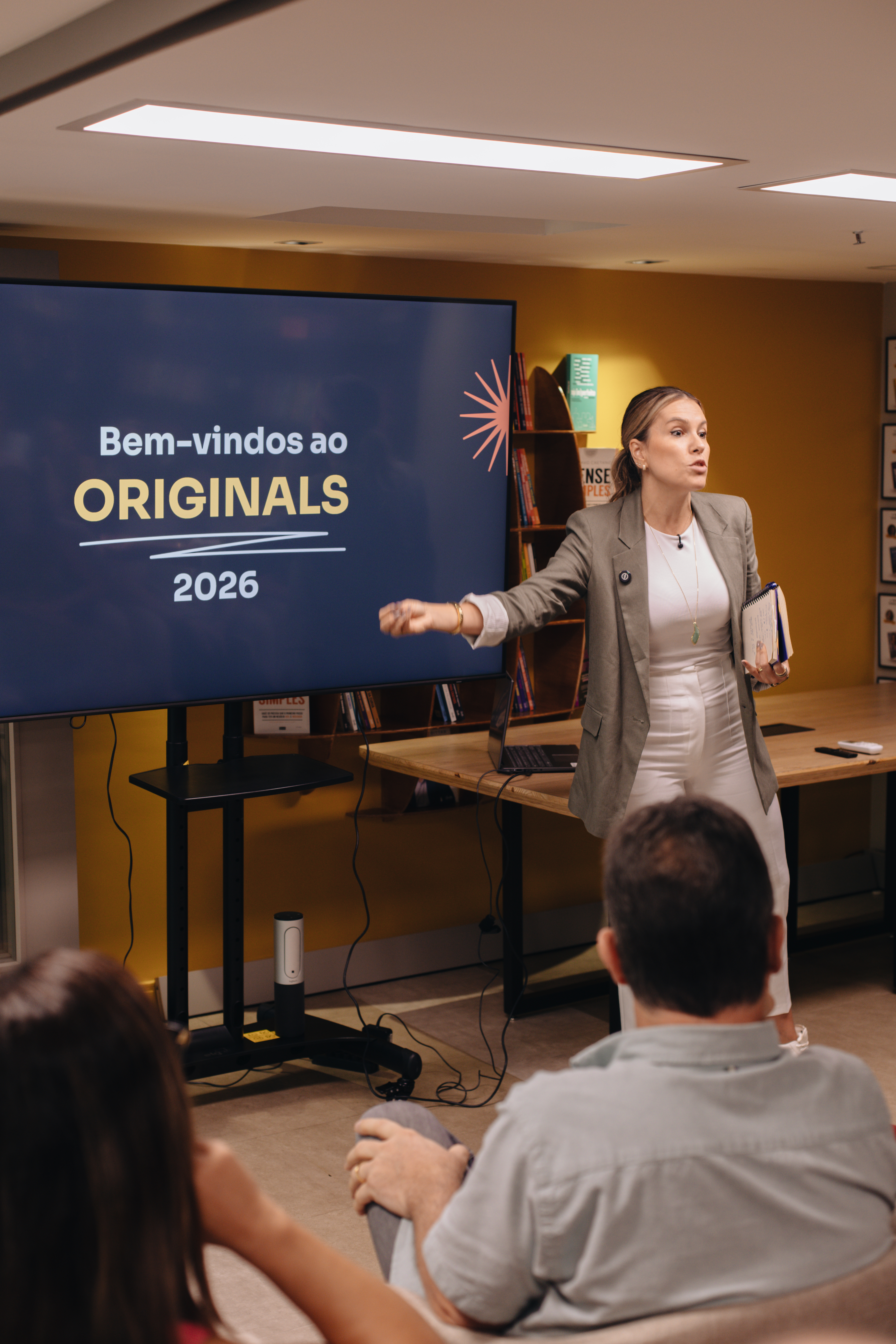 Fernanda Ferreira apresentando