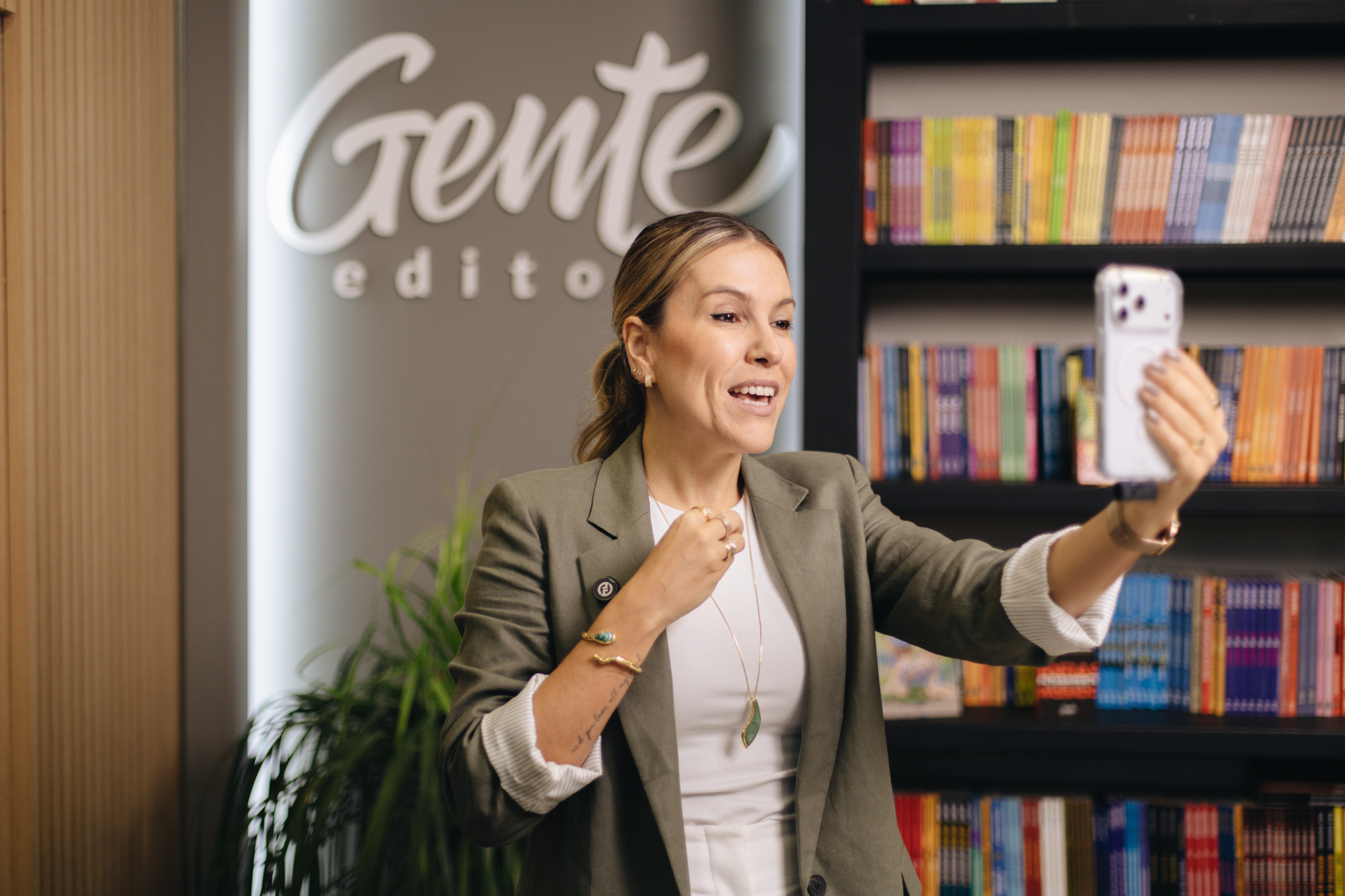Fernanda Ferreira na Gente Editora
